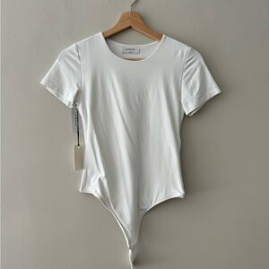 NWT Aritzia Babaton Short Sleeve Bodysuit